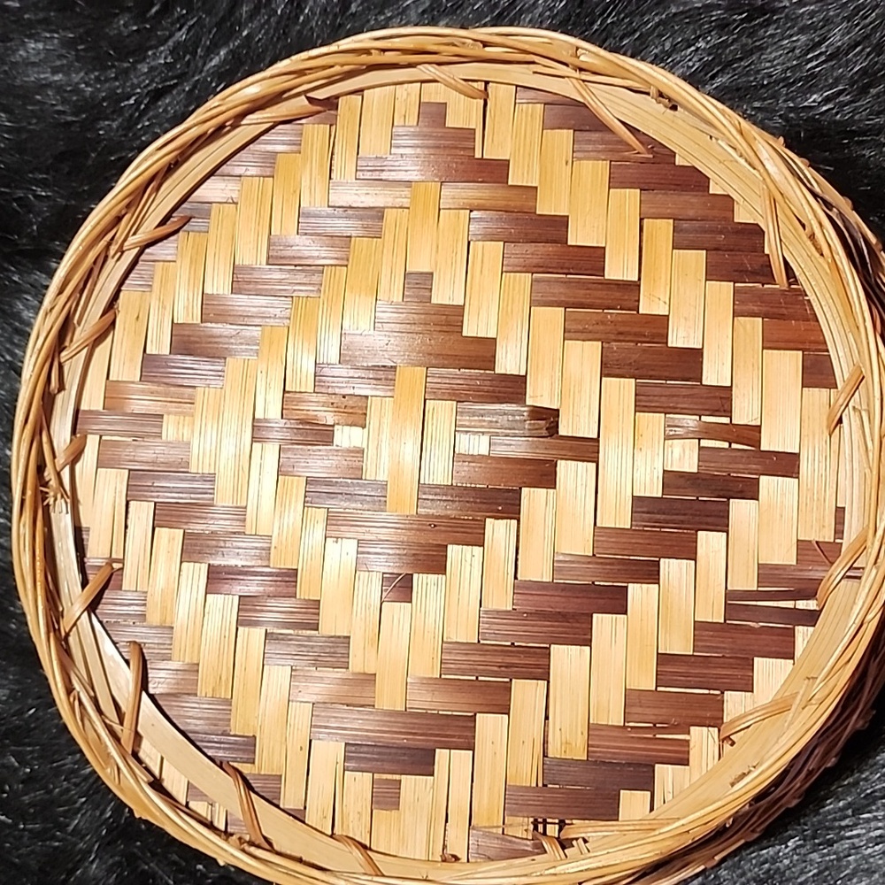 WICKER BASKET ROUND SHAPE. 10 1/2" SIZE. - Picture 3 of 4